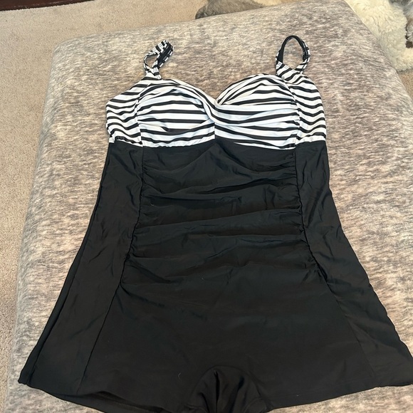 NWT Daci Women’s Plus Size 22W One Piece Swim - Picture 1 of 9